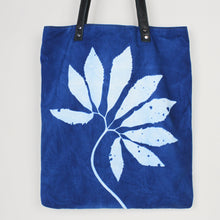 Lade das Bild in den Galerie-Viewer, Cyanotasche Christrose