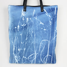 Lade das Bild in den Galerie-Viewer, Cyanotasche Wiese mit Biene