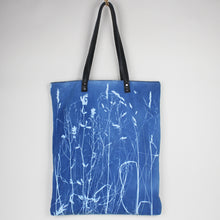 Lade das Bild in den Galerie-Viewer, Cyanotasche Wiese mit Biene