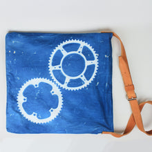 Lade das Bild in den Galerie-Viewer, Cyanotasche Kettenblatt