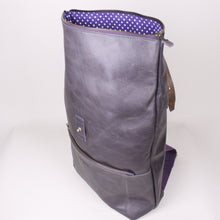 Lade das Bild in den Galerie-Viewer, Rolltop Rucksack L- dunkel violett