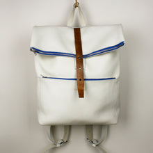 Lade das Bild in den Galerie-Viewer, Rolltop Rucksack L- weiß