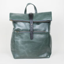 Lade das Bild in den Galerie-Viewer, Rolltop Rucksack L- Dunkelgrün