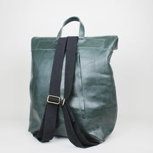 Lade das Bild in den Galerie-Viewer, Rolltop Rucksack L- Dunkelgrün