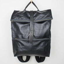 Lade das Bild in den Galerie-Viewer, Rolltop Rucksack M - Schwarz