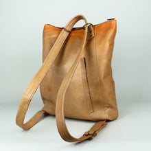 Lade das Bild in den Galerie-Viewer, Rucksacktasche - Orange