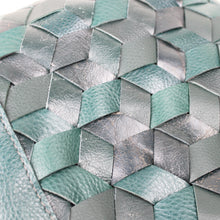 Lade das Bild in den Galerie-Viewer, Handtasche geflochten - grüntöne
