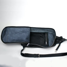 Lade das Bild in den Galerie-Viewer, große Brusttasche / Rucksack - schwarz
