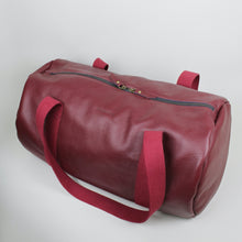 Lade das Bild in den Galerie-Viewer, Dufflebag M - dunkelrot
