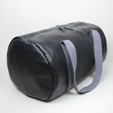 Lade das Bild in den Galerie-Viewer, Dufflebag L - schwarz
