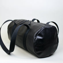 Lade das Bild in den Galerie-Viewer, Dufflebag XS - schwarz
