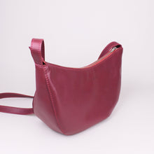 Lade das Bild in den Galerie-Viewer, Halbmondtasche - Beere - Special Edition Fernsehturm
