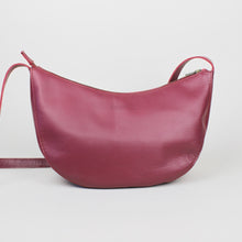 Lade das Bild in den Galerie-Viewer, Halbmondtasche - Himbeere
