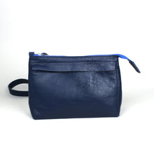 Lade das Bild in den Galerie-Viewer, kleine Tasche im Querformat S - blau
