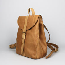 Lade das Bild in den Galerie-Viewer, Mini Rucksack mit runder Klappe - Natur
