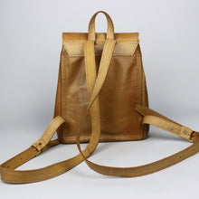 Lade das Bild in den Galerie-Viewer, Mini Rucksack mit runder Klappe - Natur

