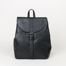 Lade das Bild in den Galerie-Viewer, Mini Rucksack mit runder Klappe - schwarz
