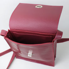 Lade das Bild in den Galerie-Viewer, kleine quadratische Tasche - Beere
