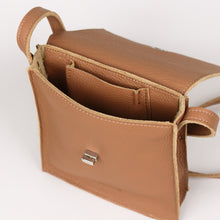 Lade das Bild in den Galerie-Viewer, kleine quadratische Tasche - hellbraun
