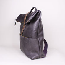 Lade das Bild in den Galerie-Viewer, Rolltop Rucksack L- dunkel violett
