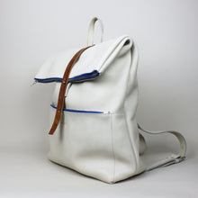 Lade das Bild in den Galerie-Viewer, Rolltop Rucksack L- weiß
