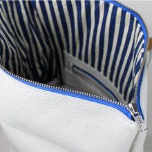 Lade das Bild in den Galerie-Viewer, Rolltop Rucksack L- weiß
