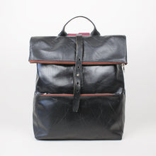 Lade das Bild in den Galerie-Viewer, Rolltop Rucksack M - Schwarz

