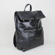 Lade das Bild in den Galerie-Viewer, Rolltop Rucksack M - Schwarz
