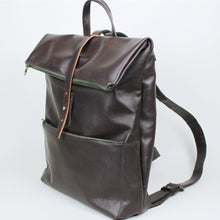 Lade das Bild in den Galerie-Viewer, Rolltop Rucksack M - Dunkelbraun
