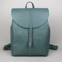 Lade das Bild in den Galerie-Viewer, Klassischer Rucksack M mit runder Klappe - Türkis
