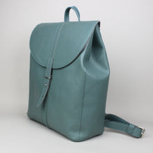 Lade das Bild in den Galerie-Viewer, Klassischer Rucksack M mit runder Klappe - Türkis
