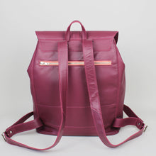 Lade das Bild in den Galerie-Viewer, Klassischer Rucksack M mit runder Klappe - Bordeaux
