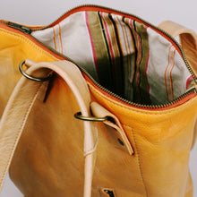 Lade das Bild in den Galerie-Viewer, Rucksacktasche - Orange
