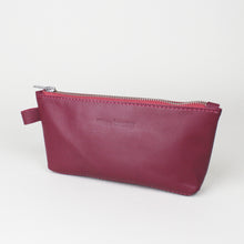 Lade das Bild in den Galerie-Viewer, Schminktäschchen Beere /Special Edition Fernsehturm
