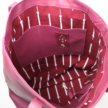 Lade das Bild in den Galerie-Viewer, Großer Shopper - Beere / Special Edition Fernsehturm
