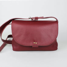 Lade das Bild in den Galerie-Viewer, Handtasche im Querformat - Rot
