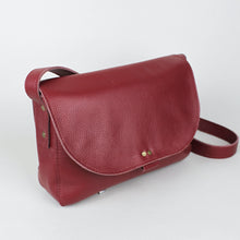 Lade das Bild in den Galerie-Viewer, Handtasche im Querformat - Rot
