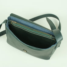 Lade das Bild in den Galerie-Viewer, Handtasche im Querformat - grün
