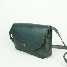Lade das Bild in den Galerie-Viewer, Handtasche im Querformat - grün

