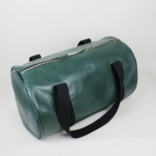 Lade das Bild in den Galerie-Viewer, Dufflebag L - Flaschengrün
