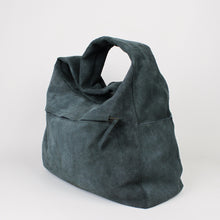 Lade das Bild in den Galerie-Viewer, Große Hobobag - Wildleder Graugrün
