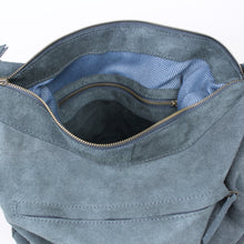 Lade das Bild in den Galerie-Viewer, Große Hobobag - Wildleder Graugrün
