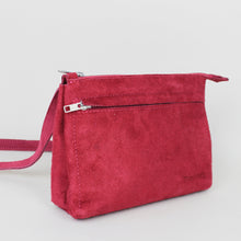 Lade das Bild in den Galerie-Viewer, kleine Tasche im Querformat S - Wildleder pink
