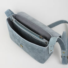 Lade das Bild in den Galerie-Viewer, Handtasche im Querformat - Schilf Wildleder
