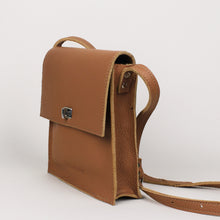 Lade das Bild in den Galerie-Viewer, kleine quadratische Tasche - hellbraun
