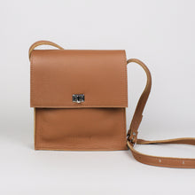 Lade das Bild in den Galerie-Viewer, kleine quadratische Tasche - hellbraun
