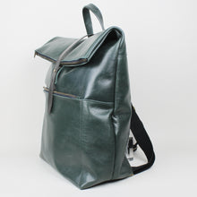 Lade das Bild in den Galerie-Viewer, Rolltop Rucksack L- Dunkelgrün
