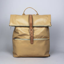 Lade das Bild in den Galerie-Viewer, Rolltop Rucksack M - Butter
