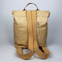 Lade das Bild in den Galerie-Viewer, Rolltop Rucksack M - Butter
