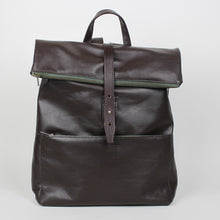 Lade das Bild in den Galerie-Viewer, Rolltop Rucksack M - Dunkelbraun
